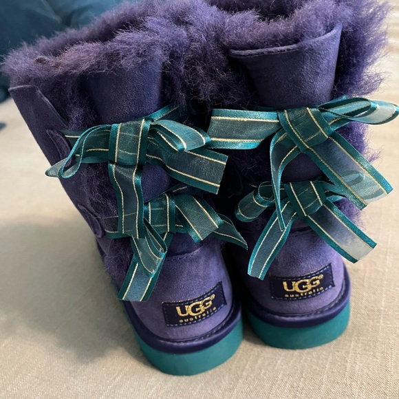 UGG Other - Girls Ugg Boots size 2 Youth in bluish purple color